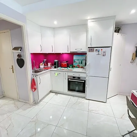 Apartment Cosy 1 Bedroom Republique 236 *